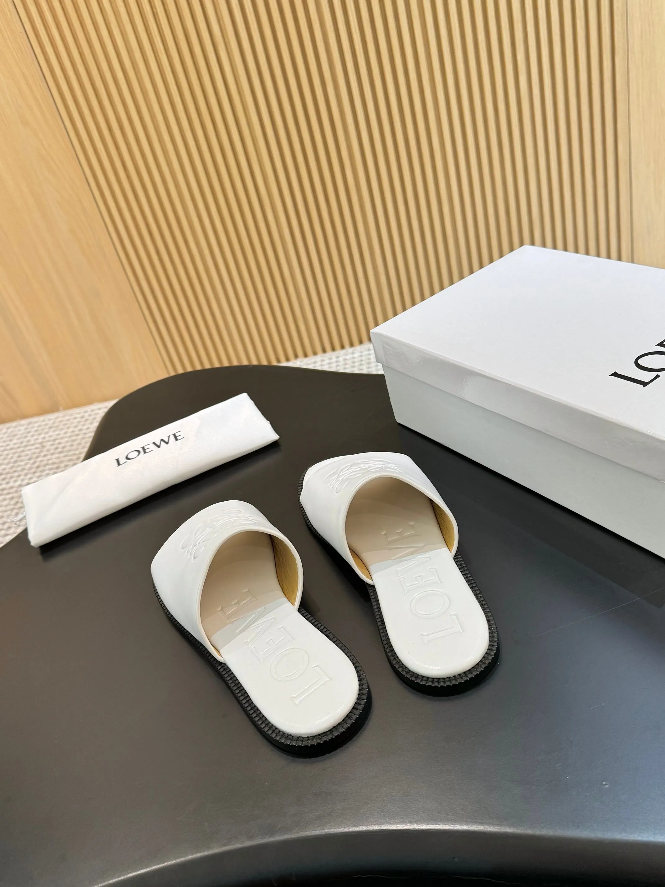 👟👟Ex-factory price 340👟👟 Genuine leather sole +40 LOEWE 25th spring and summer new style, same style for men and women, six colors to choose from. Code number:35-45